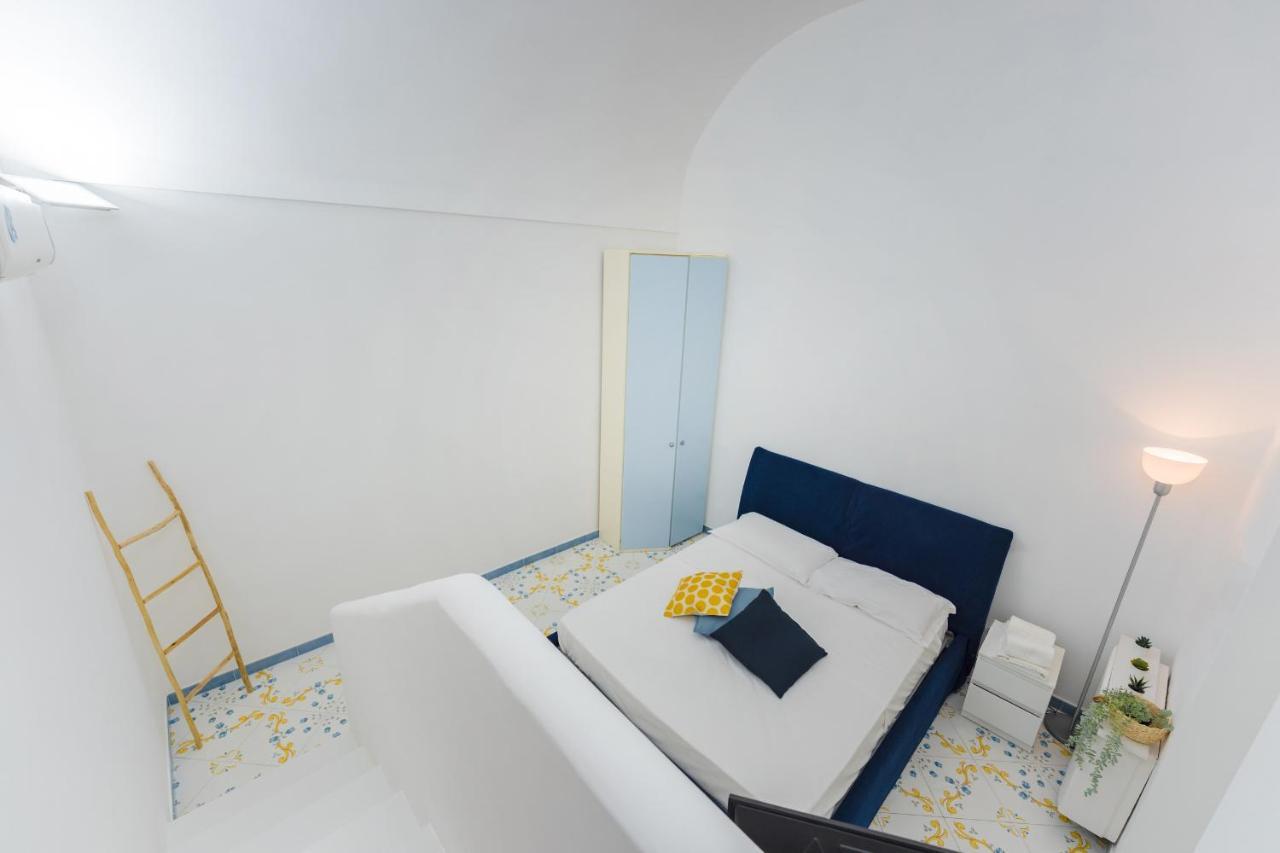 Aparthotel Il Poeta Procida Esterno foto