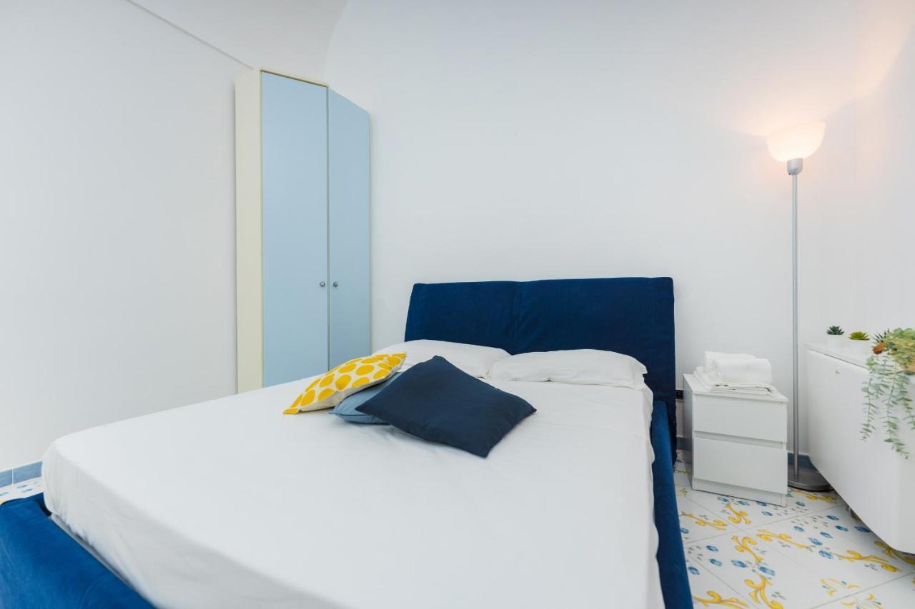 Aparthotel Il Poeta Procida Esterno foto