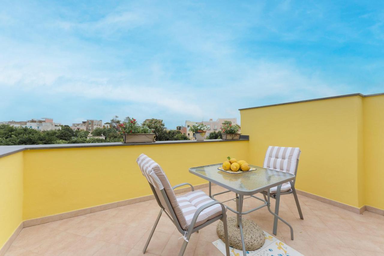 Aparthotel Il Poeta Procida Esterno foto