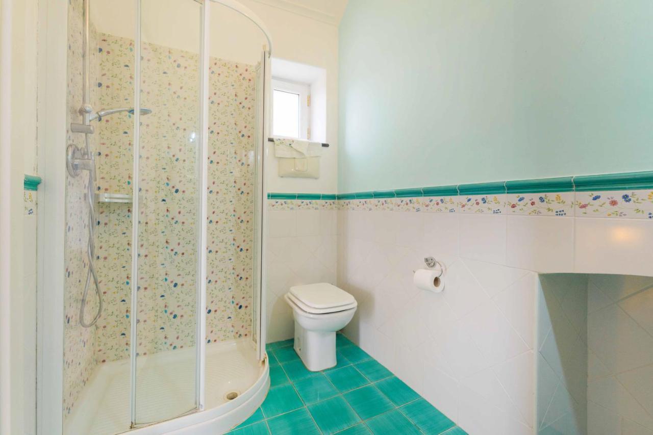 Aparthotel Il Poeta Procida Esterno foto