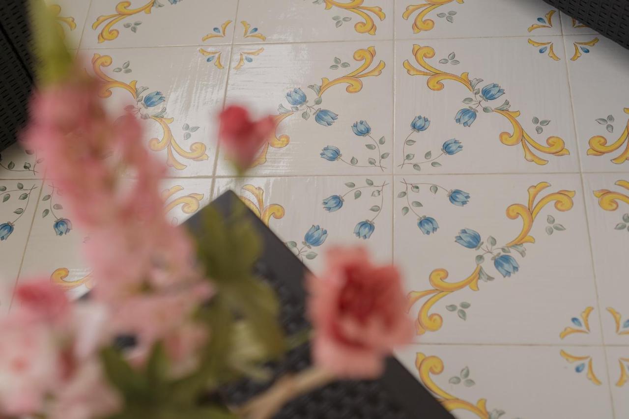 Aparthotel Il Poeta Procida Esterno foto