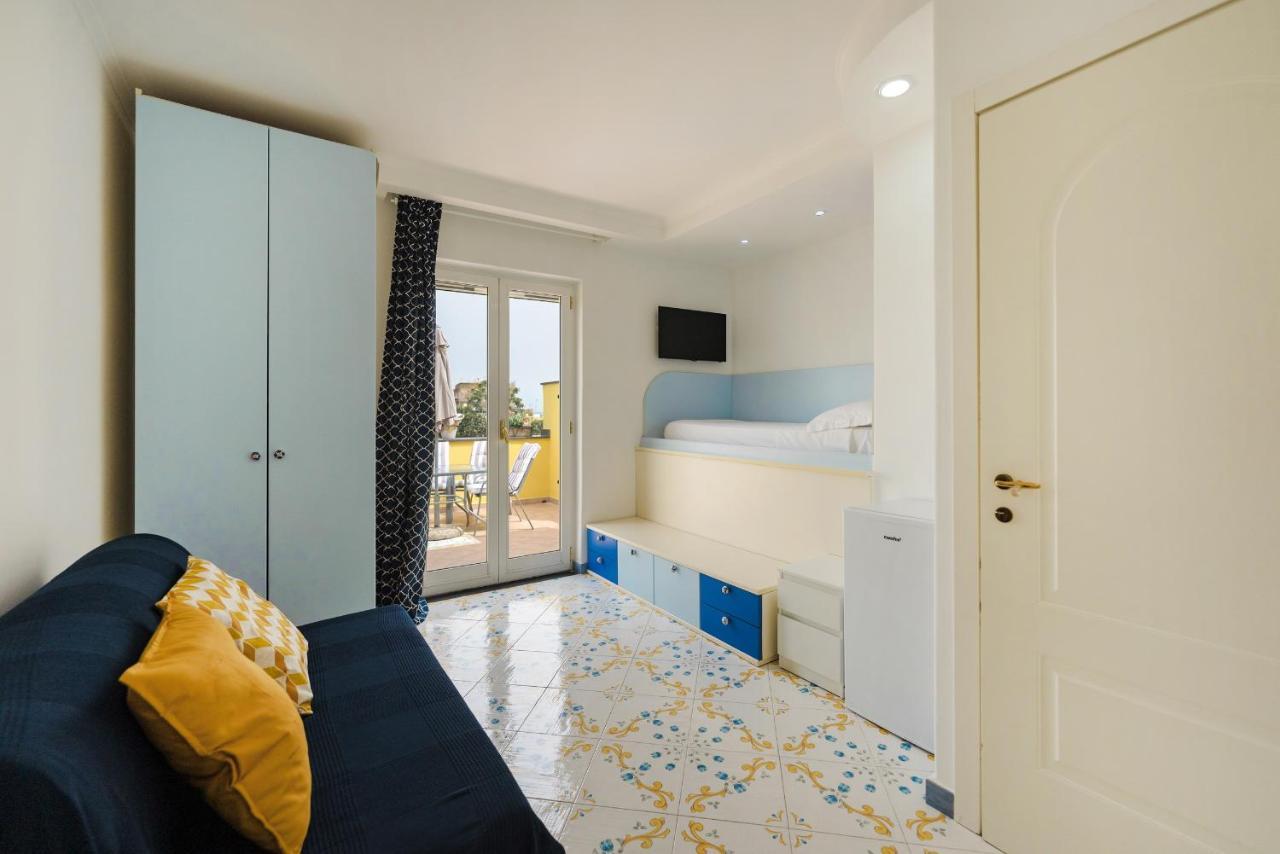 Aparthotel Il Poeta Procida Esterno foto