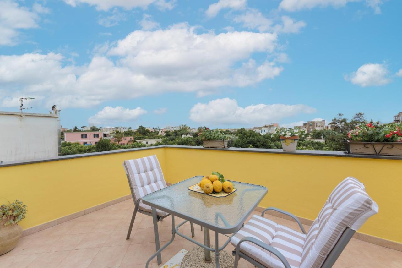 Aparthotel Il Poeta Procida Esterno foto