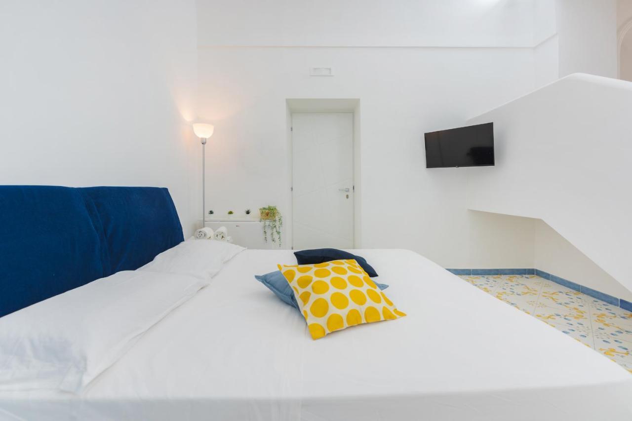 Aparthotel Il Poeta Procida Esterno foto