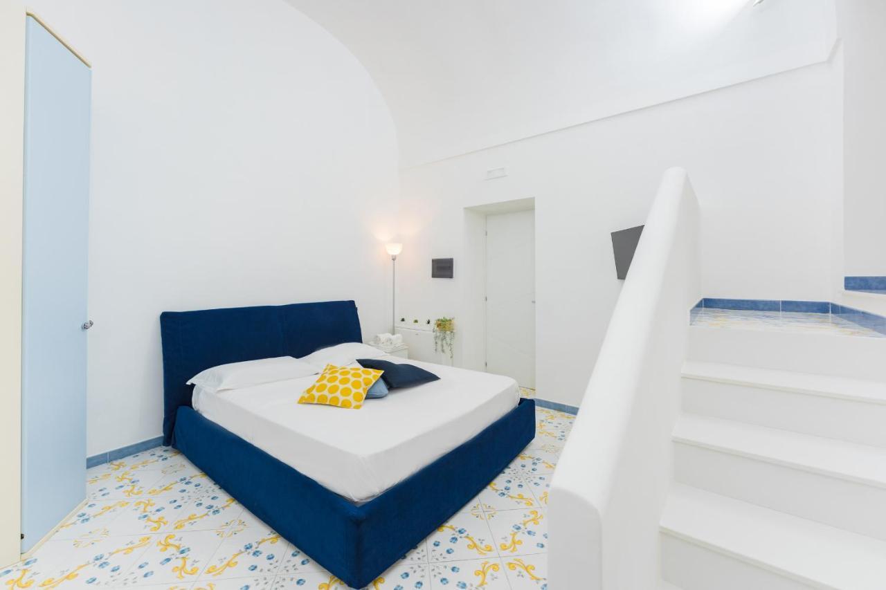 Aparthotel Il Poeta Procida Esterno foto