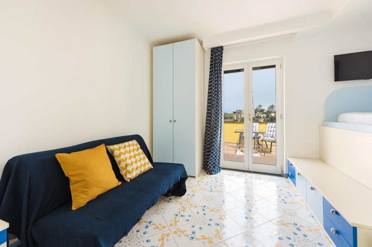 Aparthotel Il Poeta Procida Esterno foto