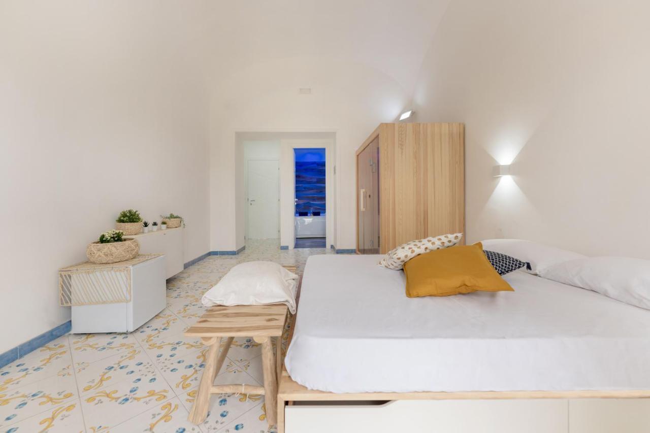 Aparthotel Il Poeta Procida Esterno foto