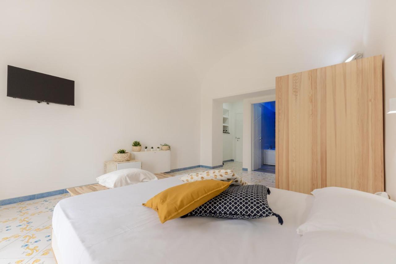 Aparthotel Il Poeta Procida Esterno foto