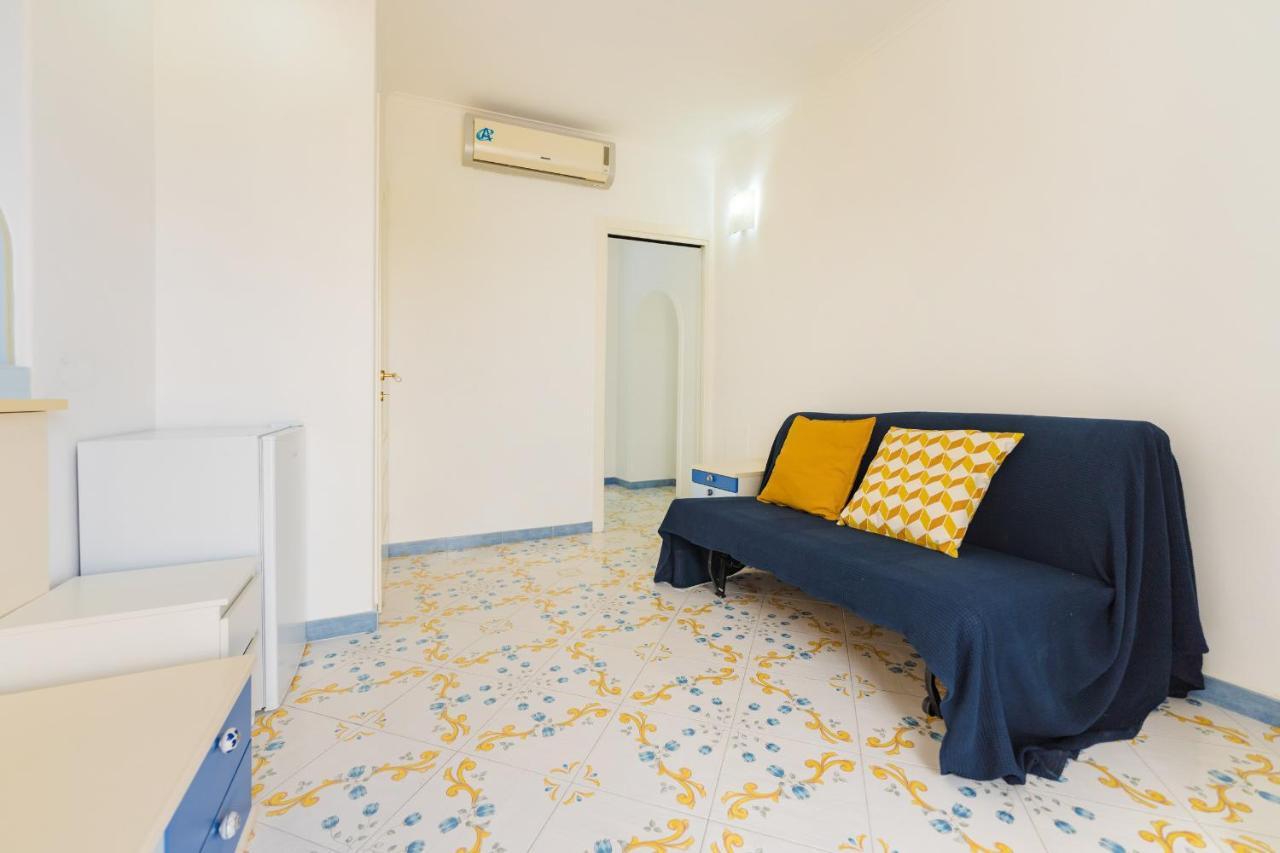 Aparthotel Il Poeta Procida Esterno foto