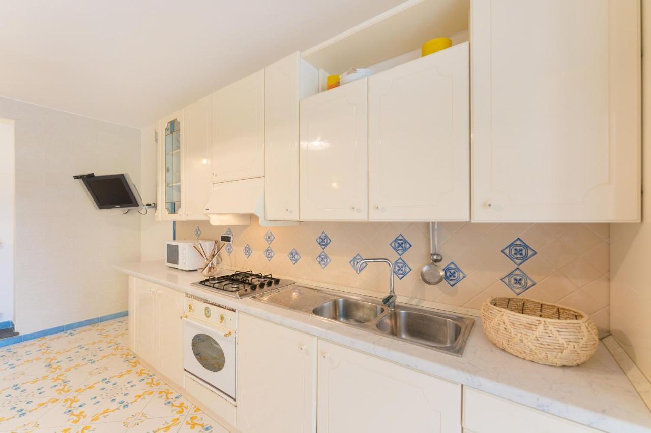 Aparthotel Il Poeta Procida Esterno foto