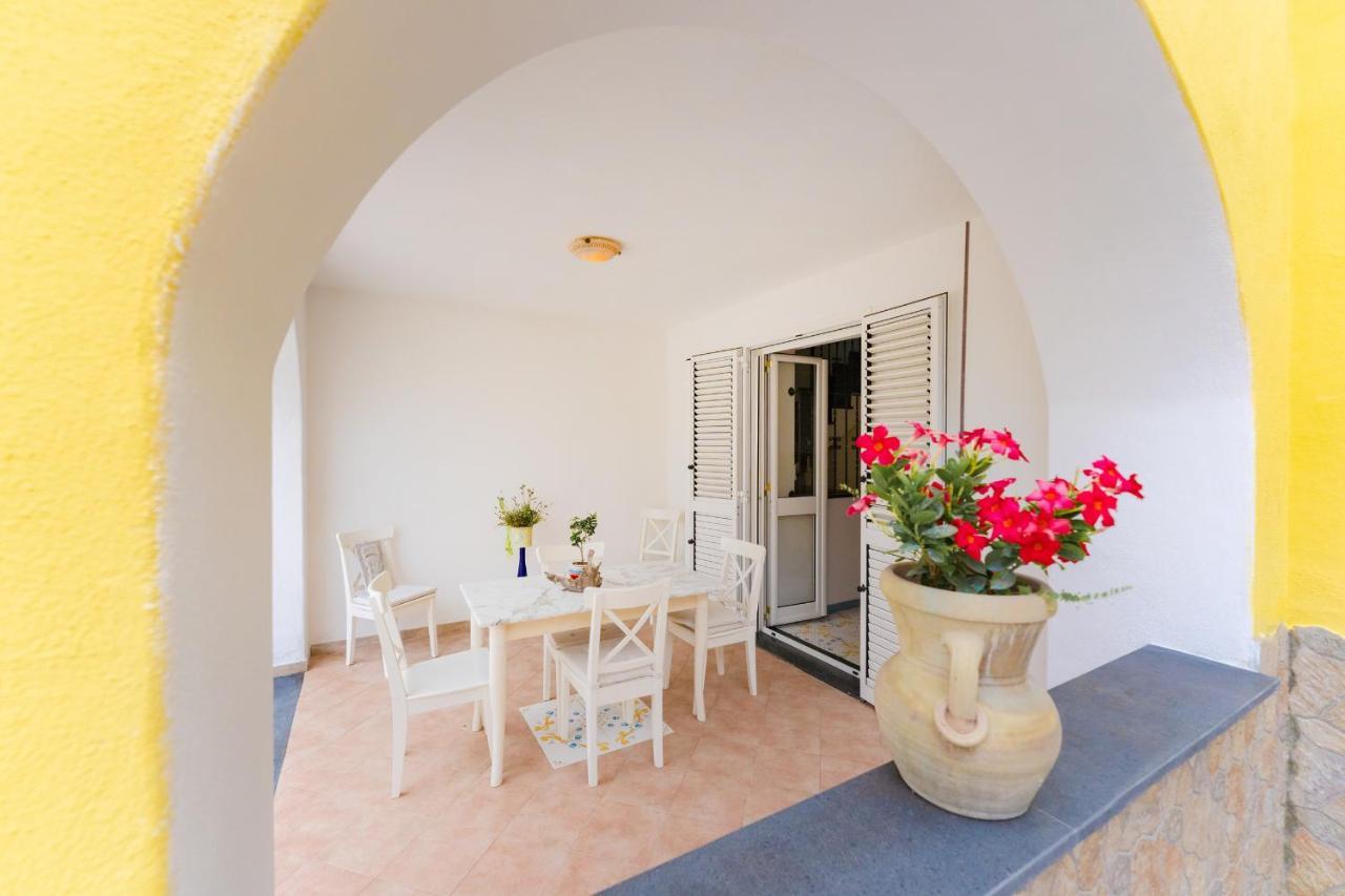 Aparthotel Il Poeta Procida Esterno foto