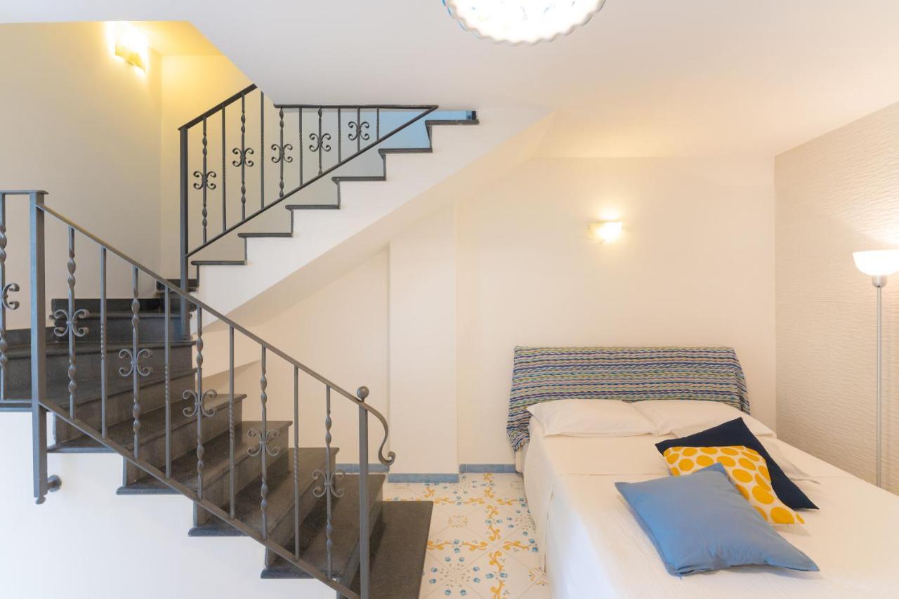 Aparthotel Il Poeta Procida Esterno foto