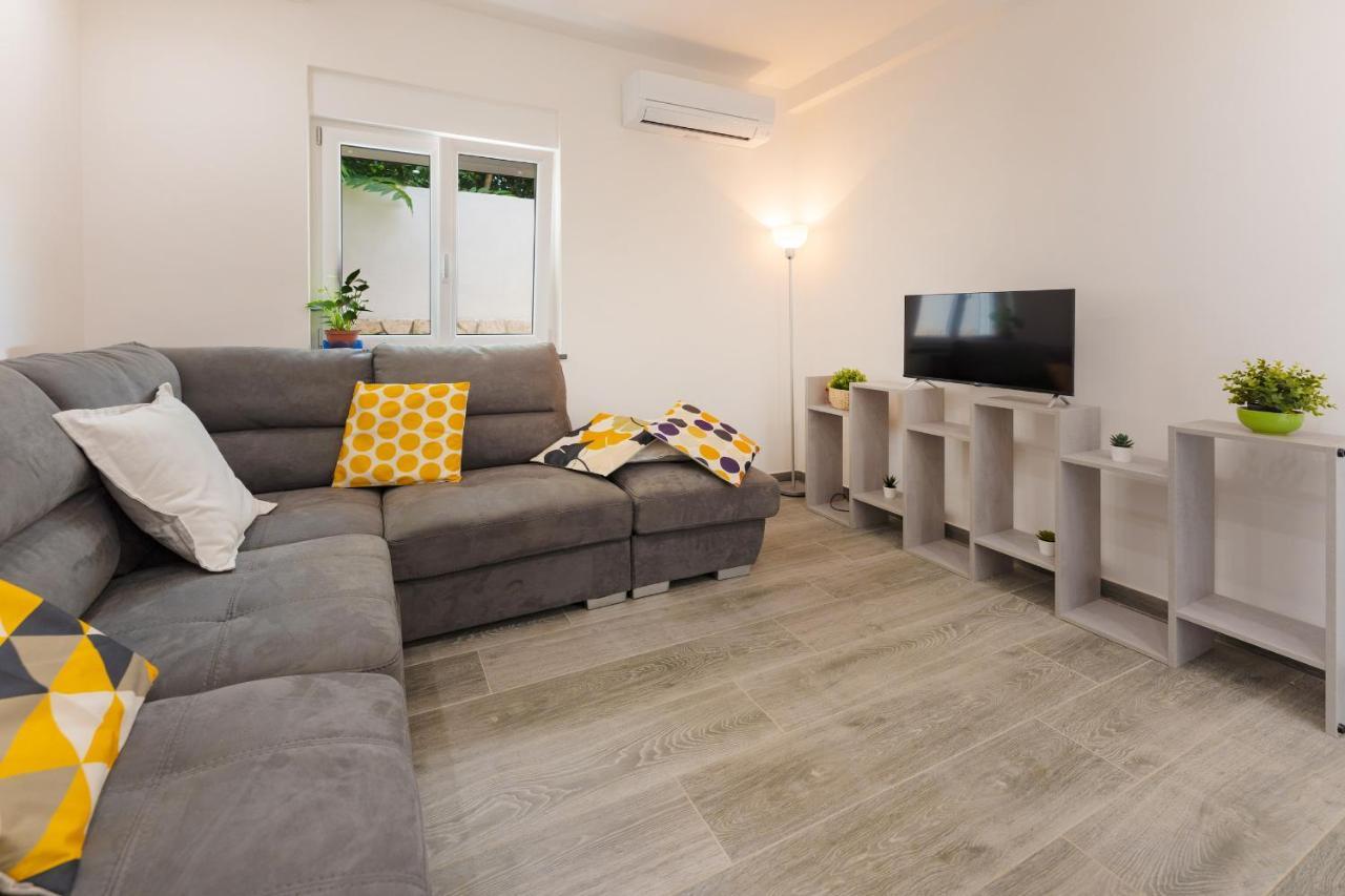 Aparthotel Il Poeta Procida Esterno foto