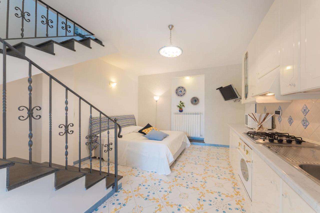 Aparthotel Il Poeta Procida Esterno foto