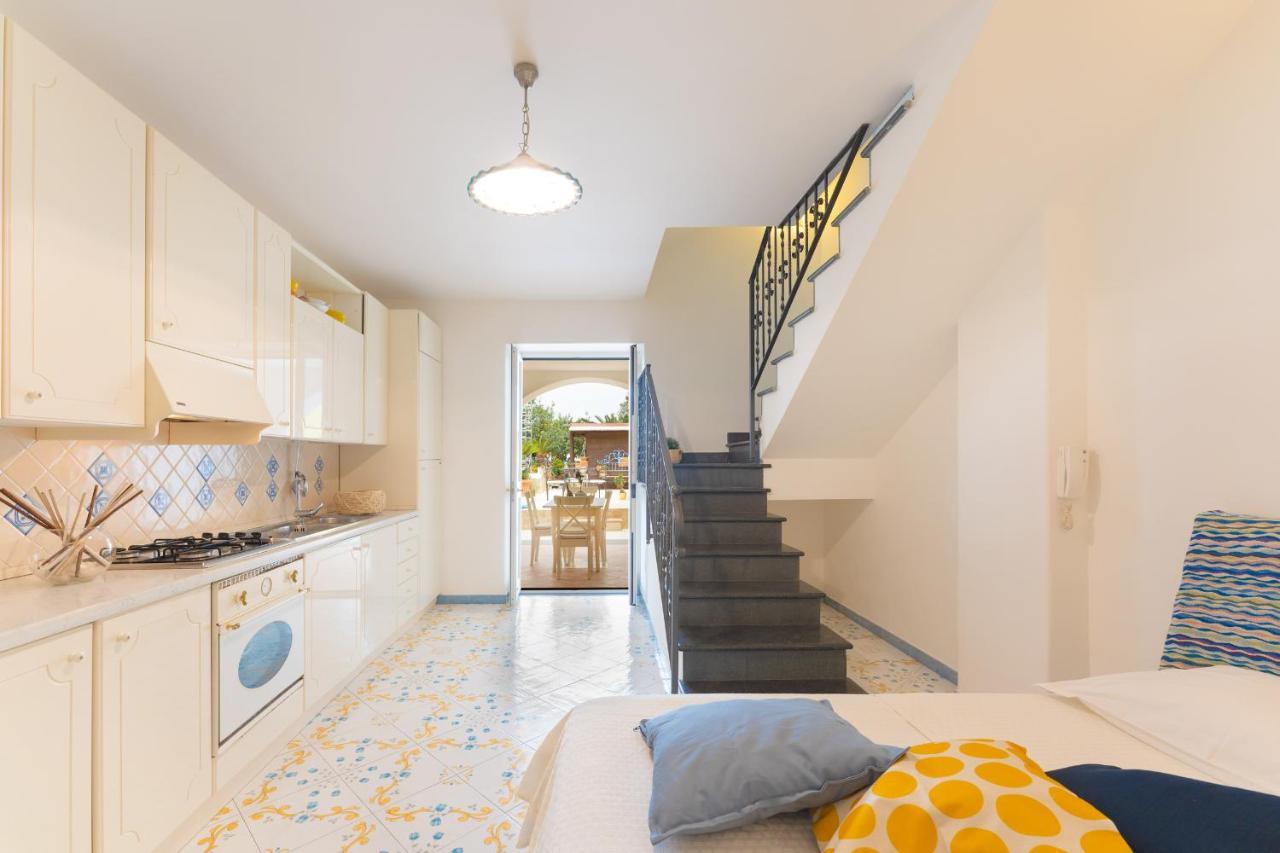 Aparthotel Il Poeta Procida Esterno foto