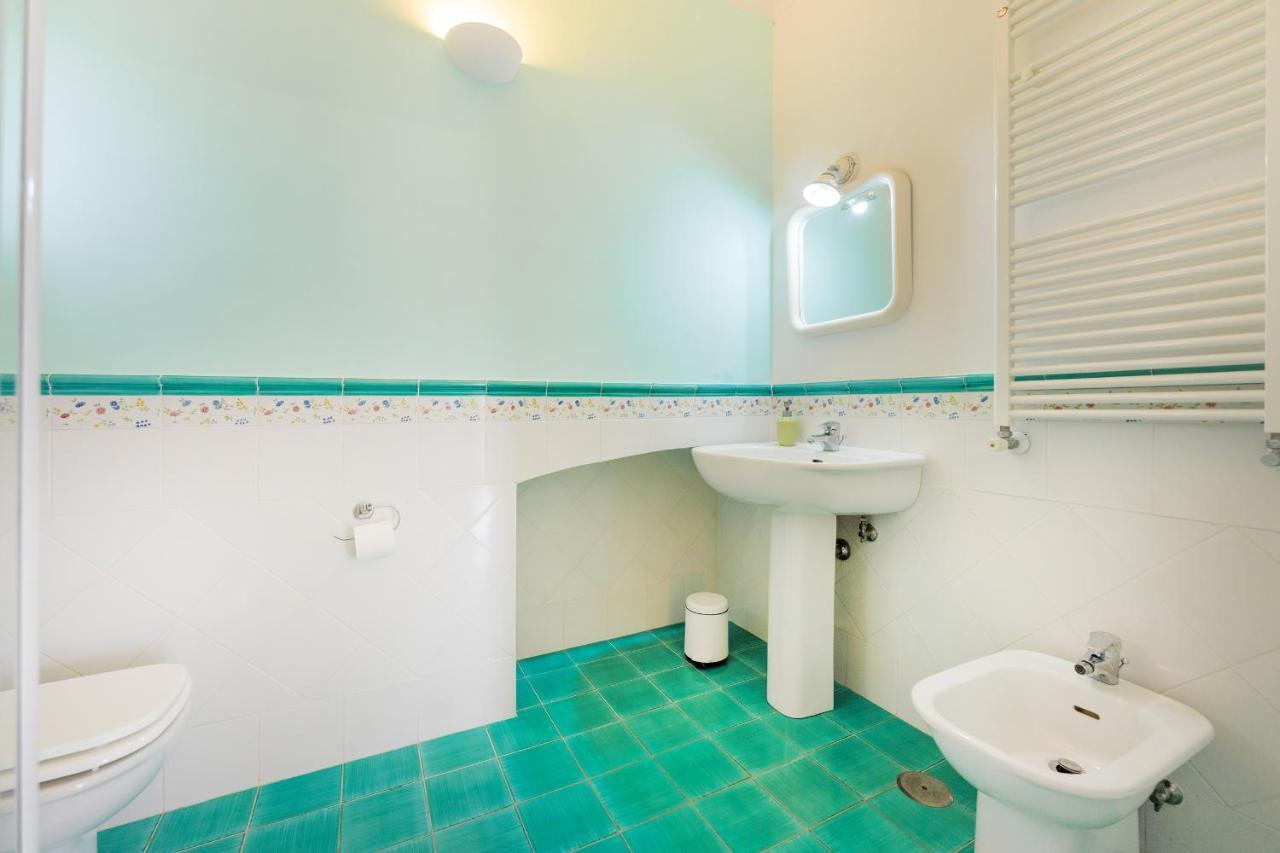 Aparthotel Il Poeta Procida Esterno foto